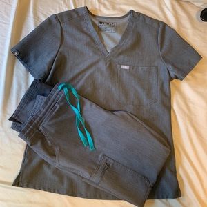 FIGS women’s scrubs small